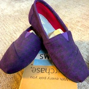 New Purple and Black Houndstooth Toms- Size 8